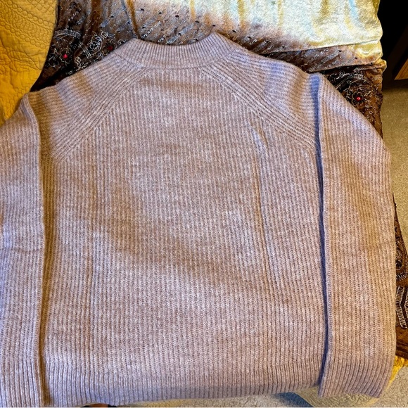 H&M Oversized Mock-TurtleNeck Sweater; Soft Pink; Size: S - Picture 2 of 4